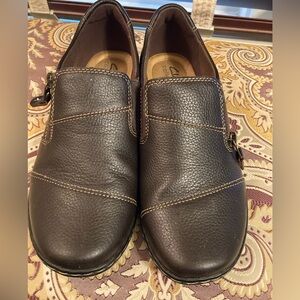 Clarks Brown Leather Loafers with Textured Finish sz 7.5W